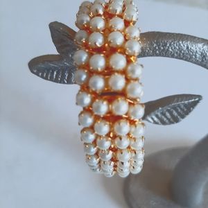 Gorgeous Faux Pearl Bracelet